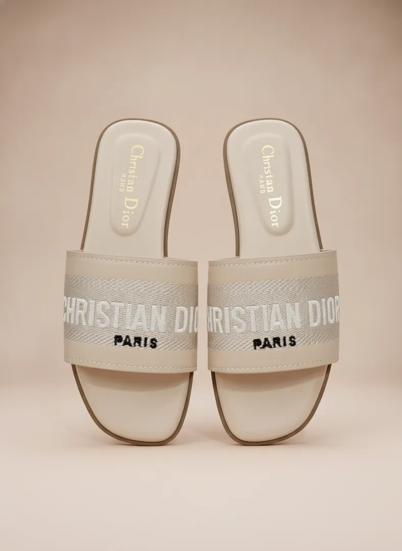 Dior Шлепанцы: Летний Стиль и Удобство!