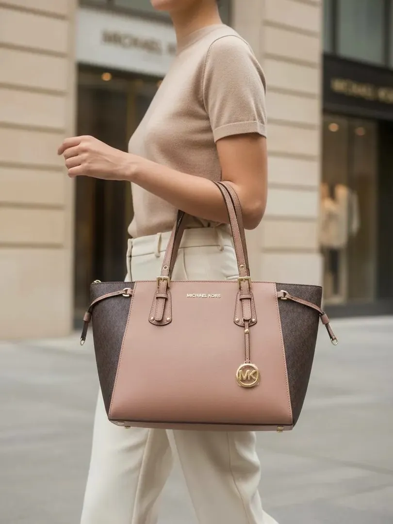 👜 Michael Kors — "Voyager" Tote sumka (pushti & jigarrang monogram)