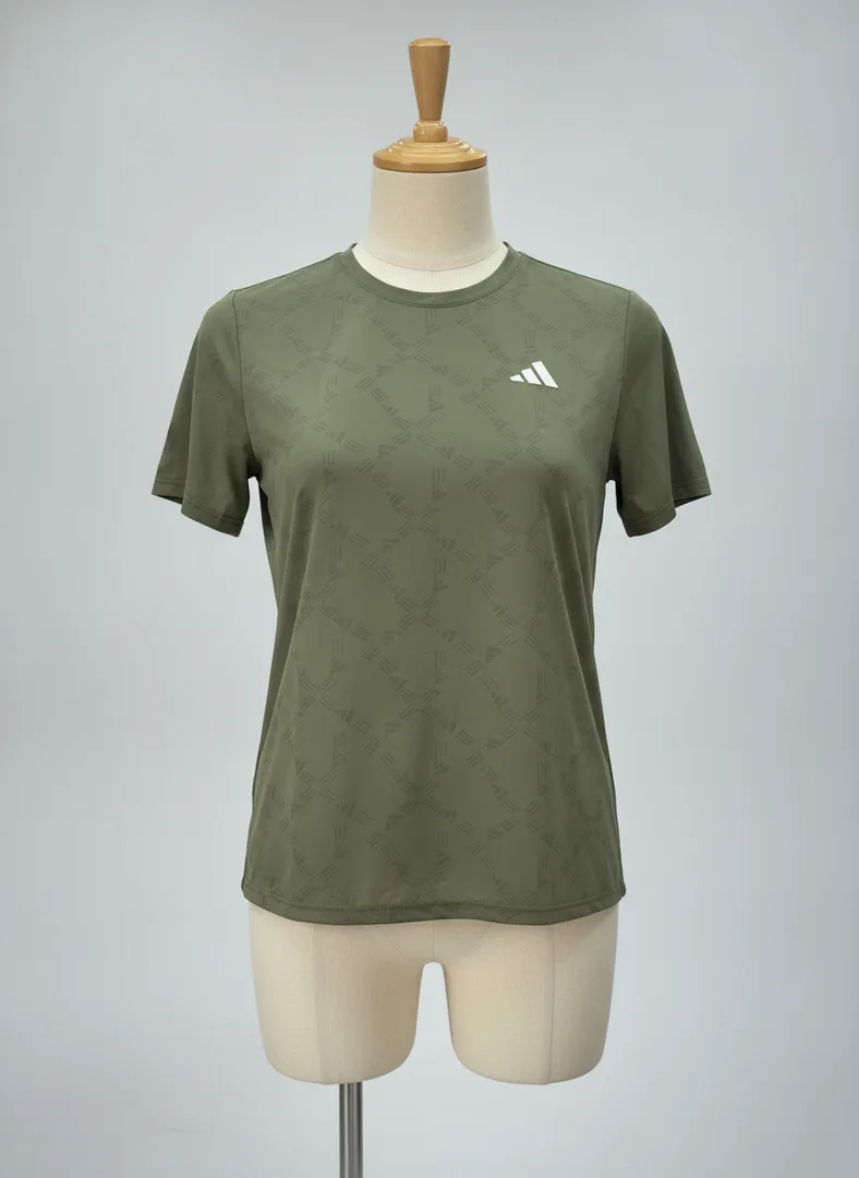 Adidas sport futbolkasi